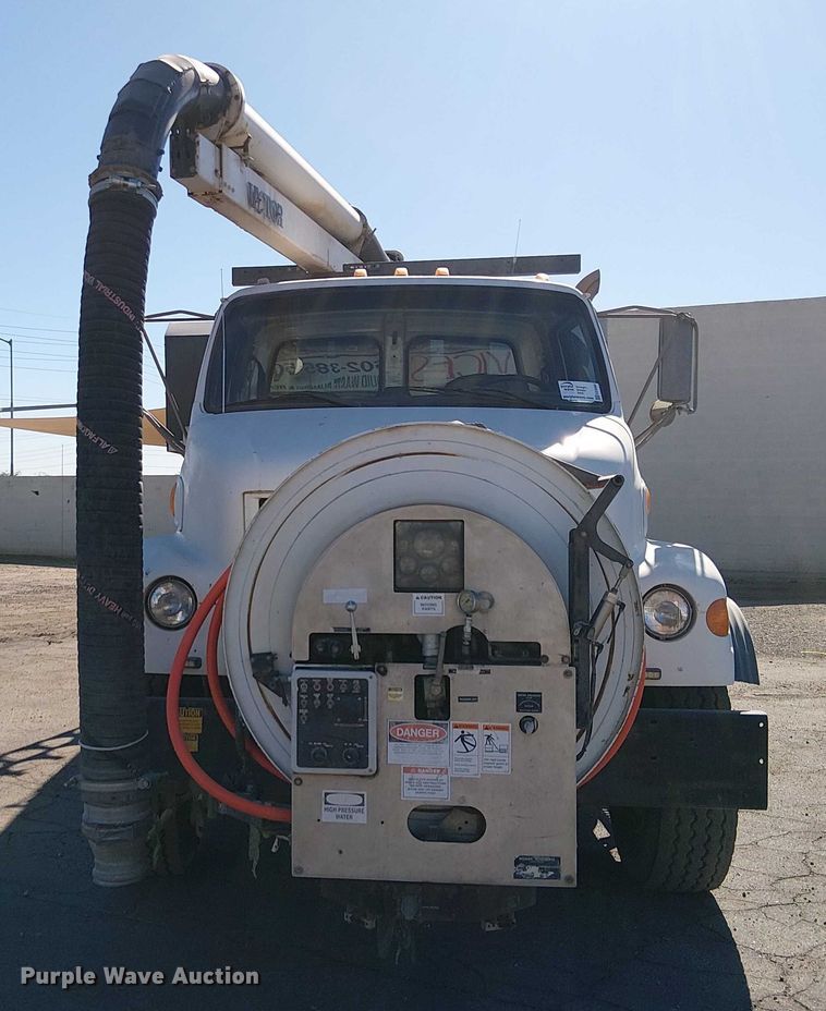 image for item EE5060 2005 Sterling L7500 sewer jetter truck