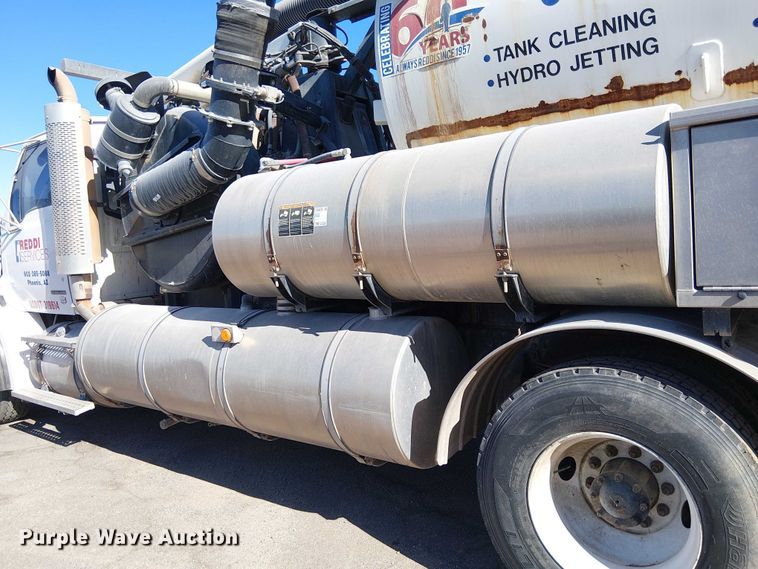 image for item EE5060 2005 Sterling L7500 sewer jetter truck