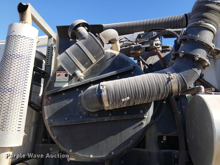 image for item EE5060 2005 Sterling L7500 sewer jetter truck