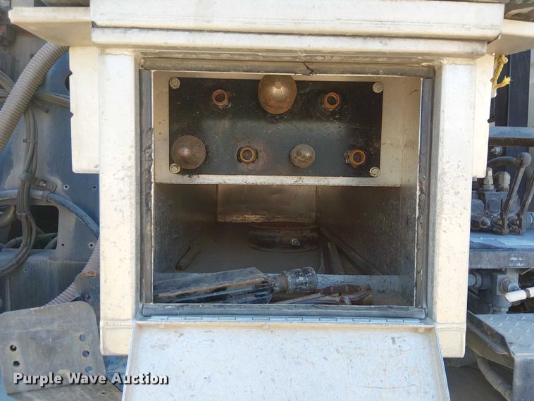 image for item EE5060 2005 Sterling L7500 sewer jetter truck