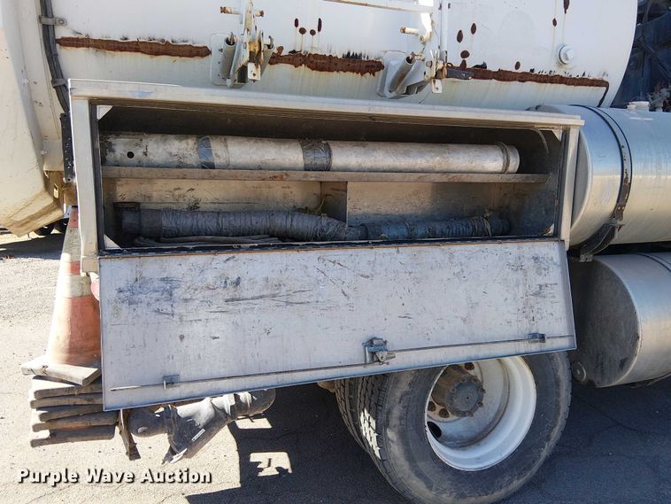 image for item EE5060 2005 Sterling L7500 sewer jetter truck