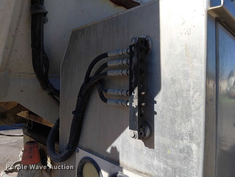 image for item EE5060 2005 Sterling L7500 sewer jetter truck