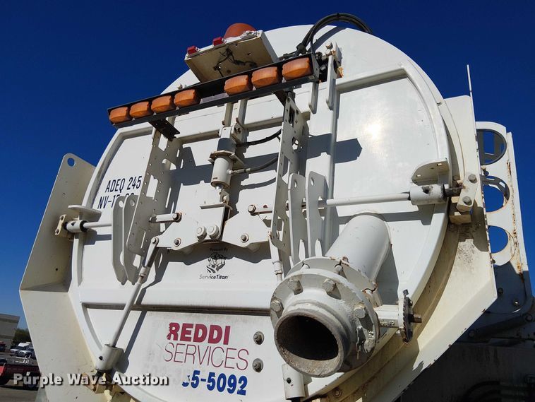 image for item EE5060 2005 Sterling L7500 sewer jetter truck