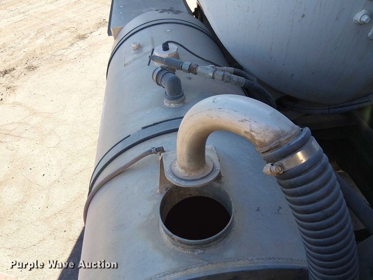 image for item EE5060 2005 Sterling L7500 sewer jetter truck