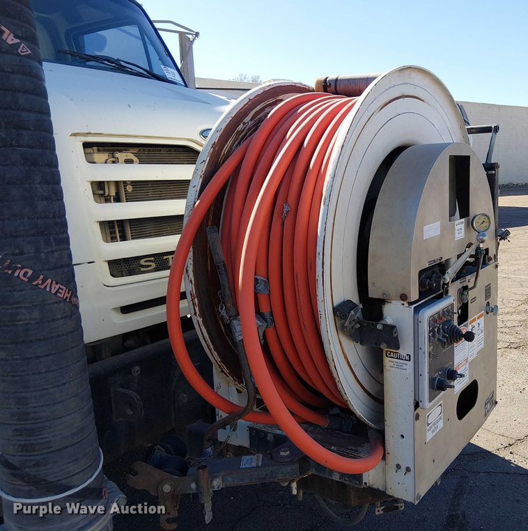 image for item EE5060 2005 Sterling L7500 sewer jetter truck