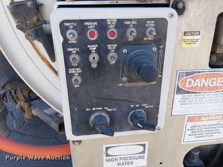 image for item EE5060 2005 Sterling L7500 sewer jetter truck