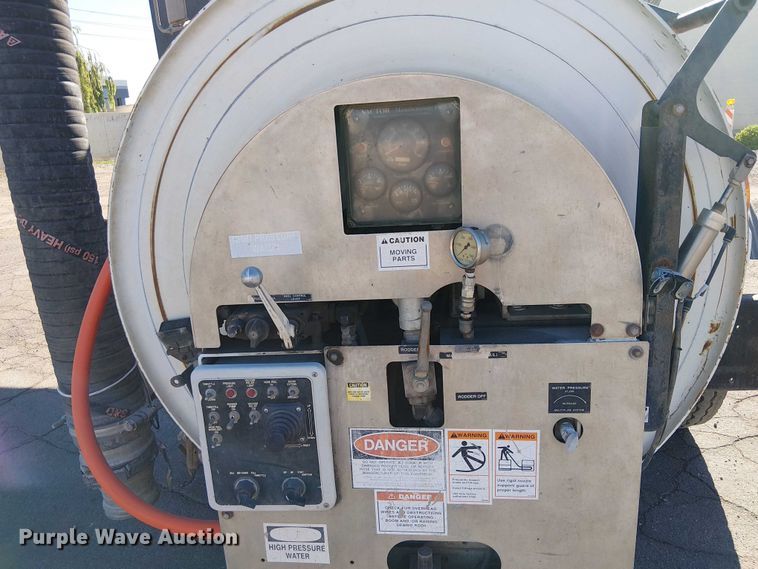 image for item EE5060 2005 Sterling L7500 sewer jetter truck