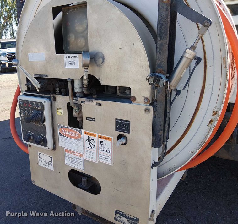 image for item EE5060 2005 Sterling L7500 sewer jetter truck