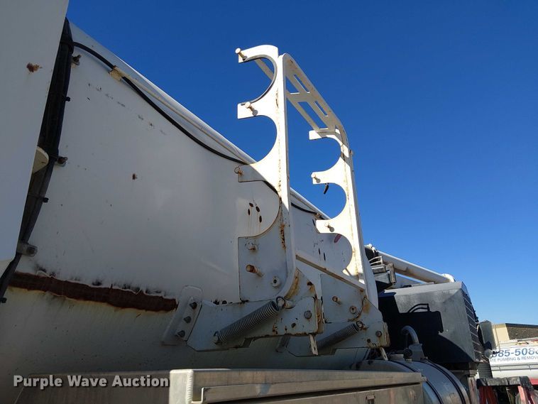 image for item EE5060 2005 Sterling L7500 sewer jetter truck