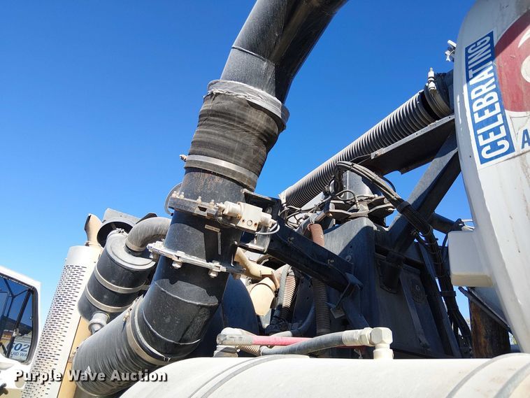 image for item EE5060 2005 Sterling L7500 sewer jetter truck