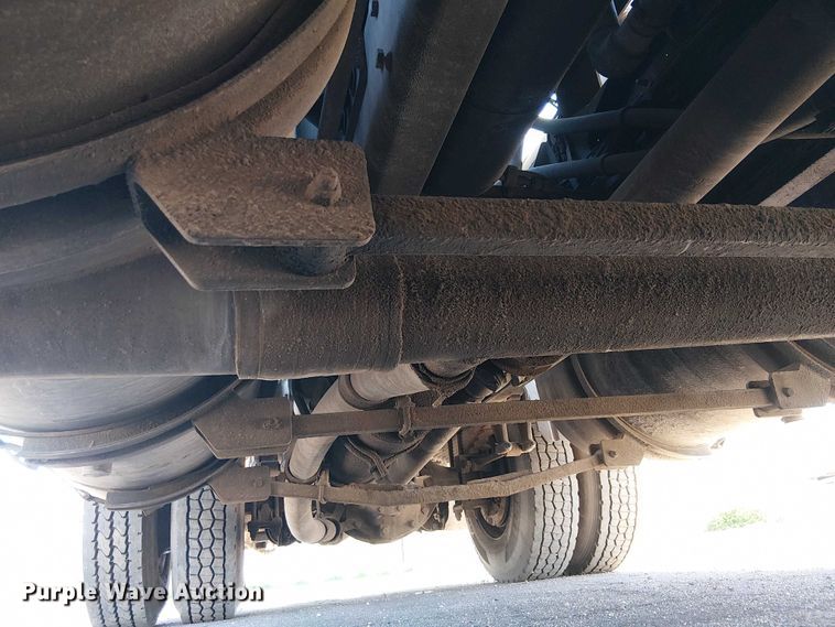 image for item EE5060 2005 Sterling L7500 sewer jetter truck