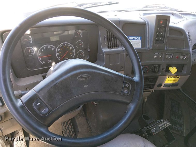 image for item EE5060 2005 Sterling L7500 sewer jetter truck