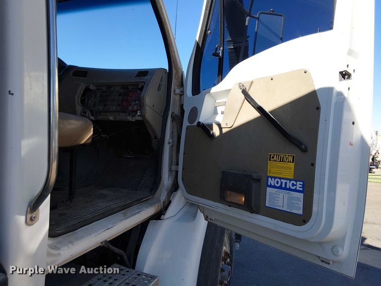 image for item EE5060 2005 Sterling L7500 sewer jetter truck