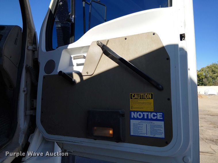 image for item EE5060 2005 Sterling L7500 sewer jetter truck