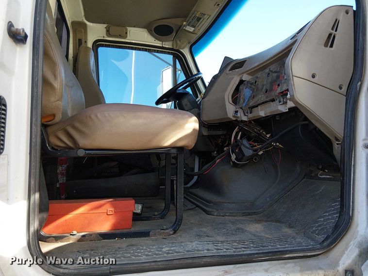 image for item EE5060 2005 Sterling L7500 sewer jetter truck