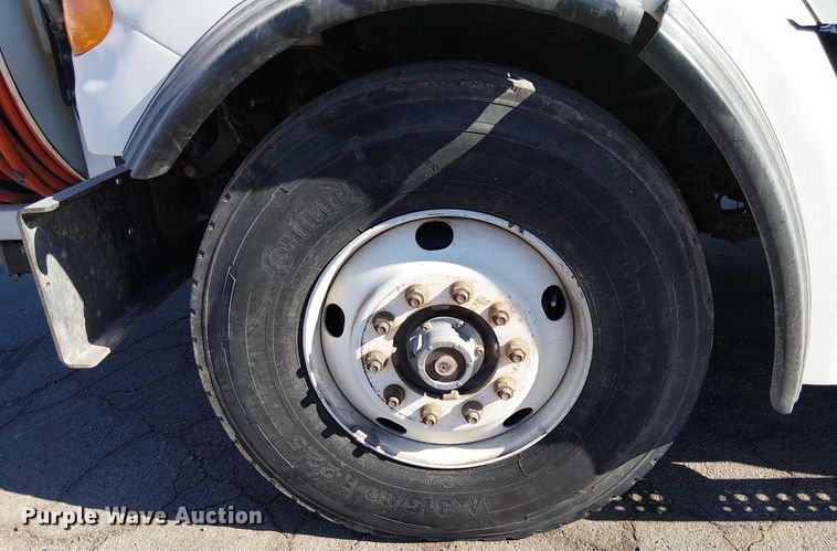 image for item EE5060 2005 Sterling L7500 sewer jetter truck