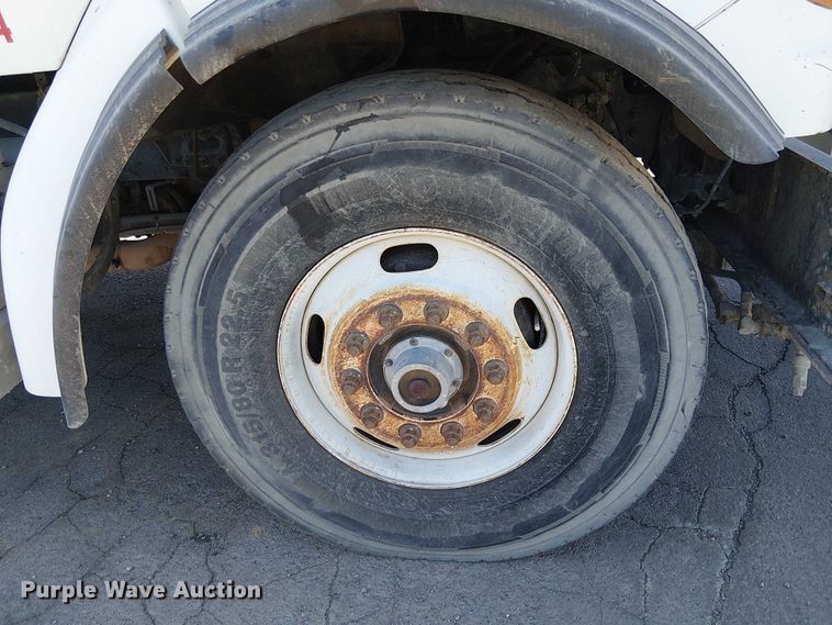 image for item EE5060 2005 Sterling L7500 sewer jetter truck