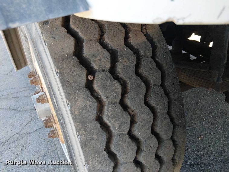 image for item EE5060 2005 Sterling L7500 sewer jetter truck