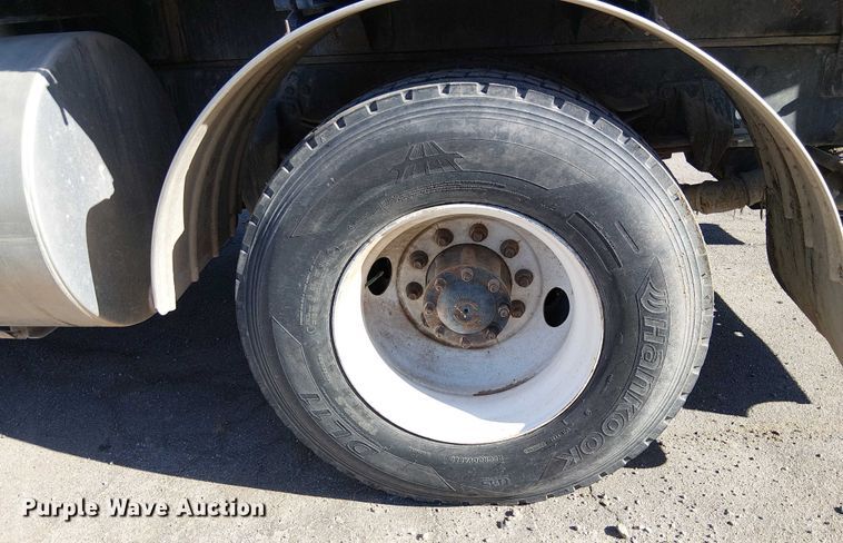 image for item EE5060 2005 Sterling L7500 sewer jetter truck