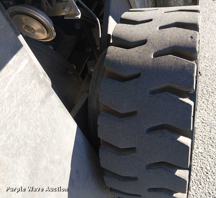 image for item EE5061 2017 UniCarriers CFS40 forklift