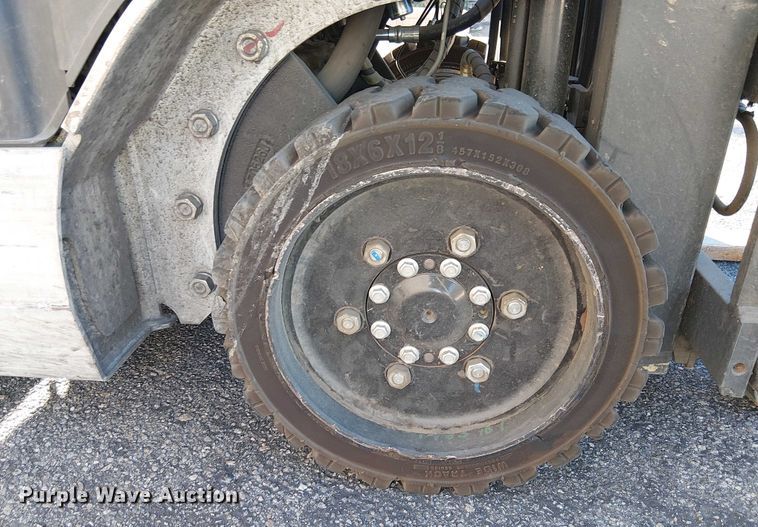 image for item EE5061 2017 UniCarriers CFS40 forklift