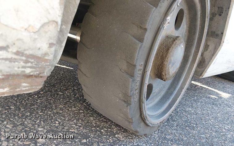 image for item EE5061 2017 UniCarriers CFS40 forklift