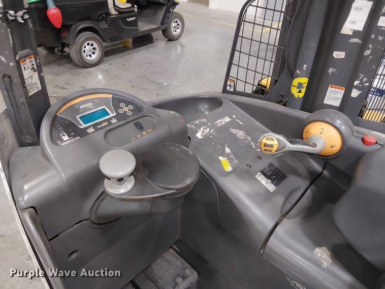 image for item EE5064 2017 Crown RM6095S-45 reach truck