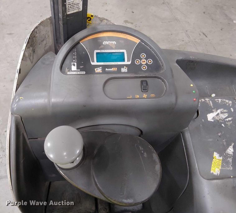 image for item EE5064 2017 Crown RM6095S-45 reach truck