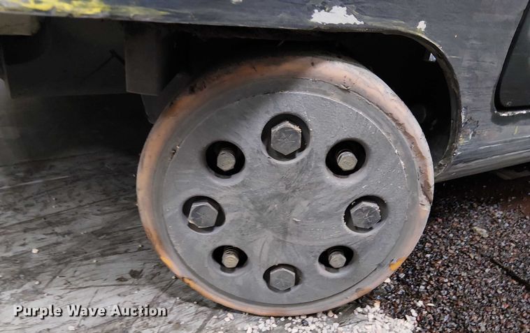 image for item EE5064 2017 Crown RM6095S-45 reach truck