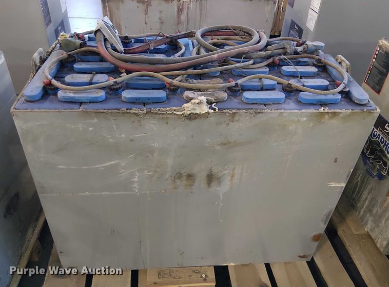 image for item EE5064 2017 Crown RM6095S-45 reach truck