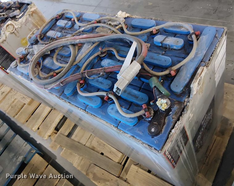 image for item EE5064 2017 Crown RM6095S-45 reach truck