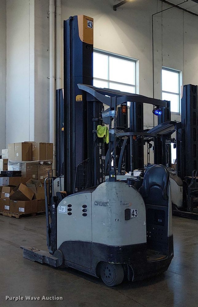 image for item EE5065 2017 Crown RM6095S-45 order picker