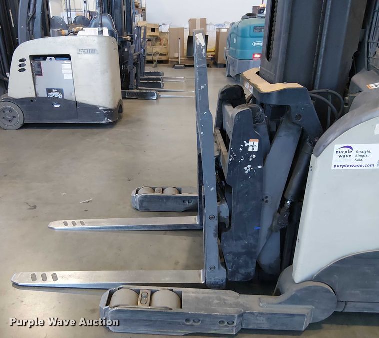 image for item EE5065 2017 Crown RM6095S-45 order picker