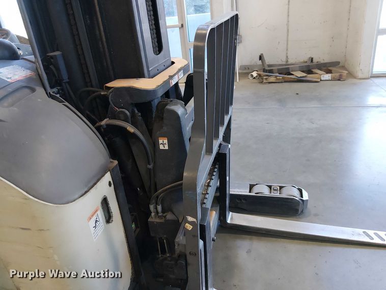 image for item EE5065 2017 Crown RM6095S-45 order picker