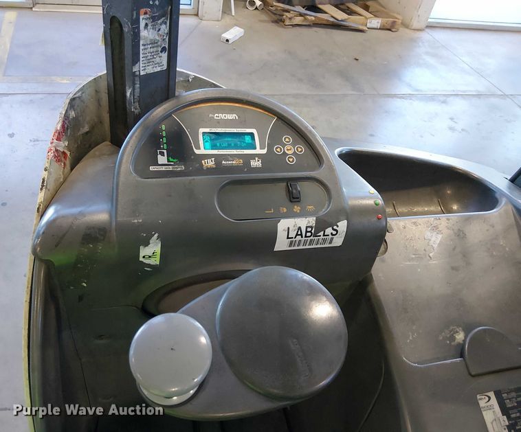 image for item EE5065 2017 Crown RM6095S-45 order picker