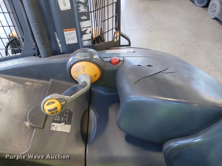 image for item EE5065 2017 Crown RM6095S-45 order picker