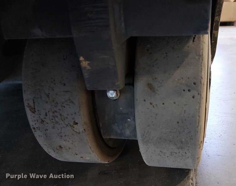 image for item EE5065 2017 Crown RM6095S-45 order picker