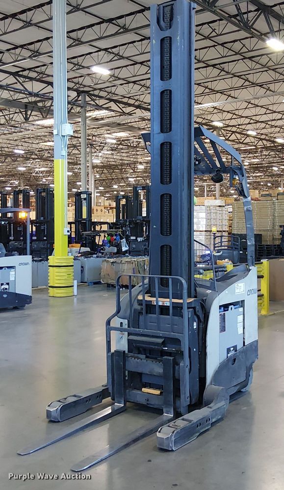 image for item EE5066 2017 Crown RM6095S-45 reach truck