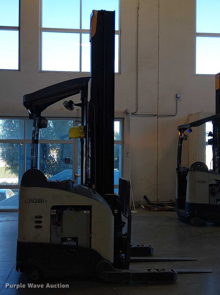 image for item EE5066 2017 Crown RM6095S-45 reach truck