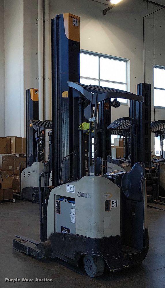 image for item EE5066 2017 Crown RM6095S-45 reach truck