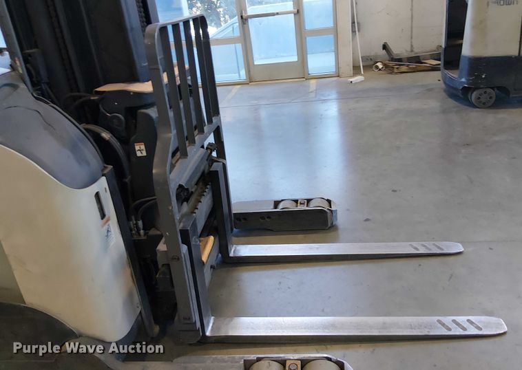 image for item EE5066 2017 Crown RM6095S-45 reach truck