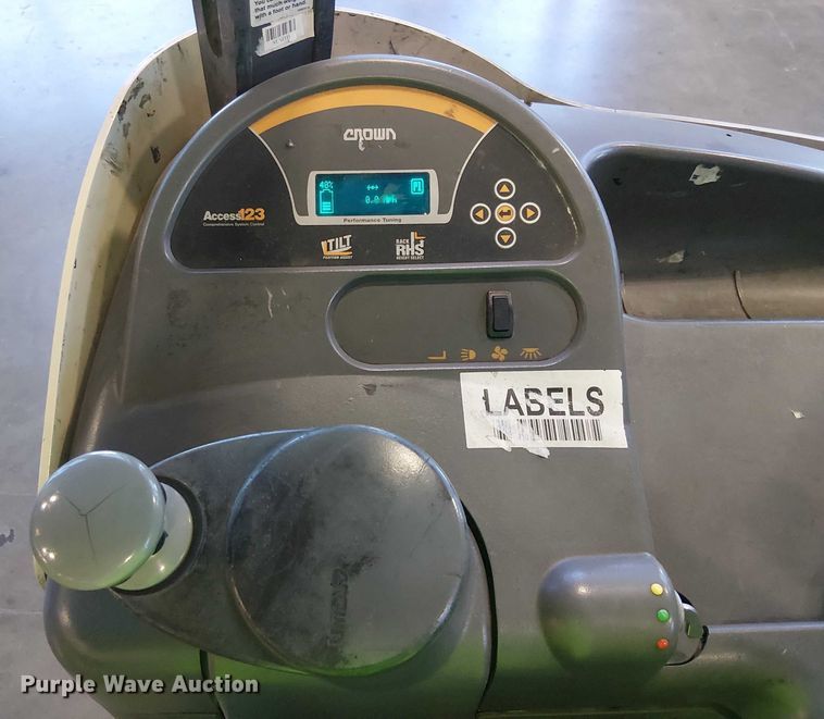 image for item EE5066 2017 Crown RM6095S-45 reach truck