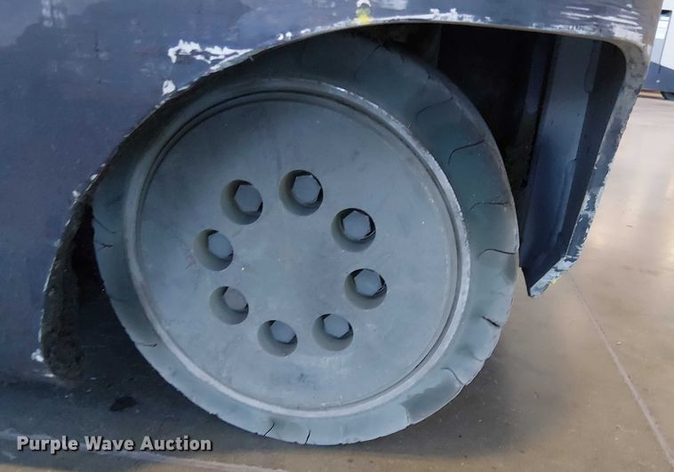 image for item EE5066 2017 Crown RM6095S-45 reach truck