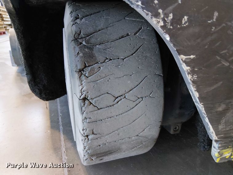 image for item EE5066 2017 Crown RM6095S-45 reach truck