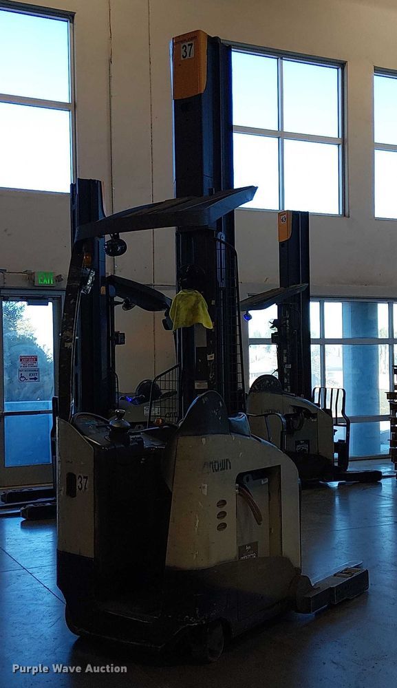 image for item EE5067 2017 Crown RM6095-45 order picker