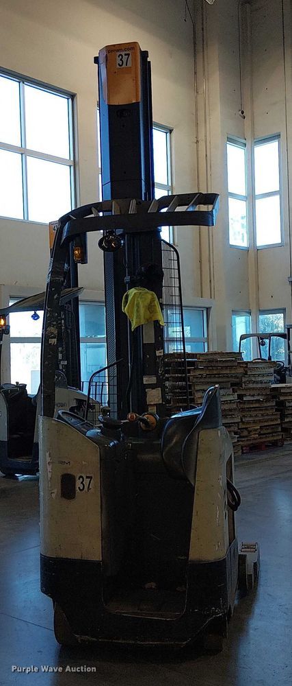 image for item EE5067 2017 Crown RM6095-45 order picker