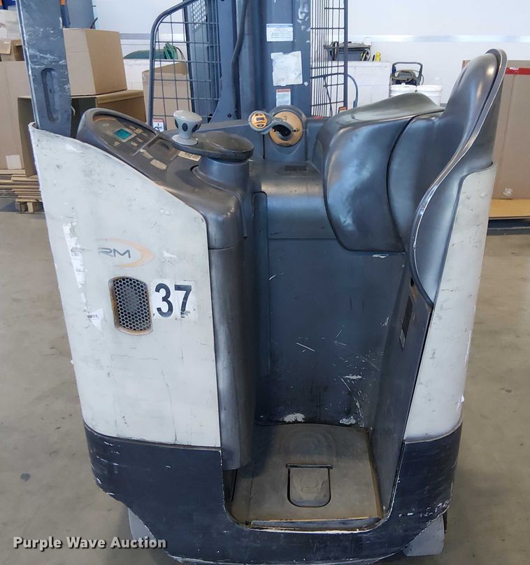 image for item EE5067 2017 Crown RM6095-45 order picker