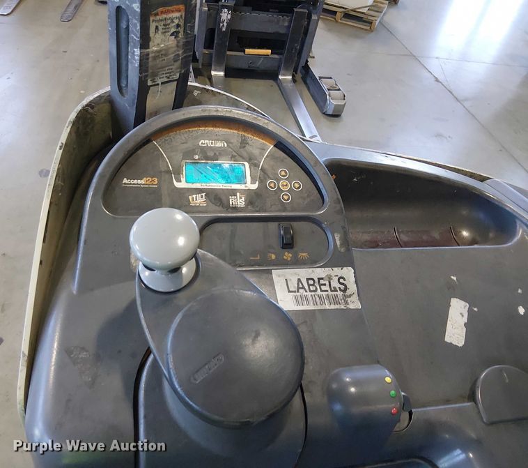 image for item EE5067 2017 Crown RM6095-45 order picker