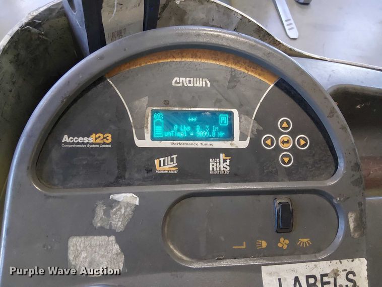 image for item EE5067 2017 Crown RM6095-45 order picker