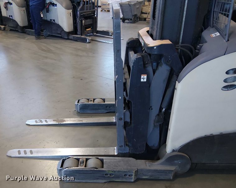 image for item EE5068 2017 Crown RM6095S-45 reach truck